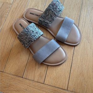 Minnetonka Women's Gray and Multicolor Sandals